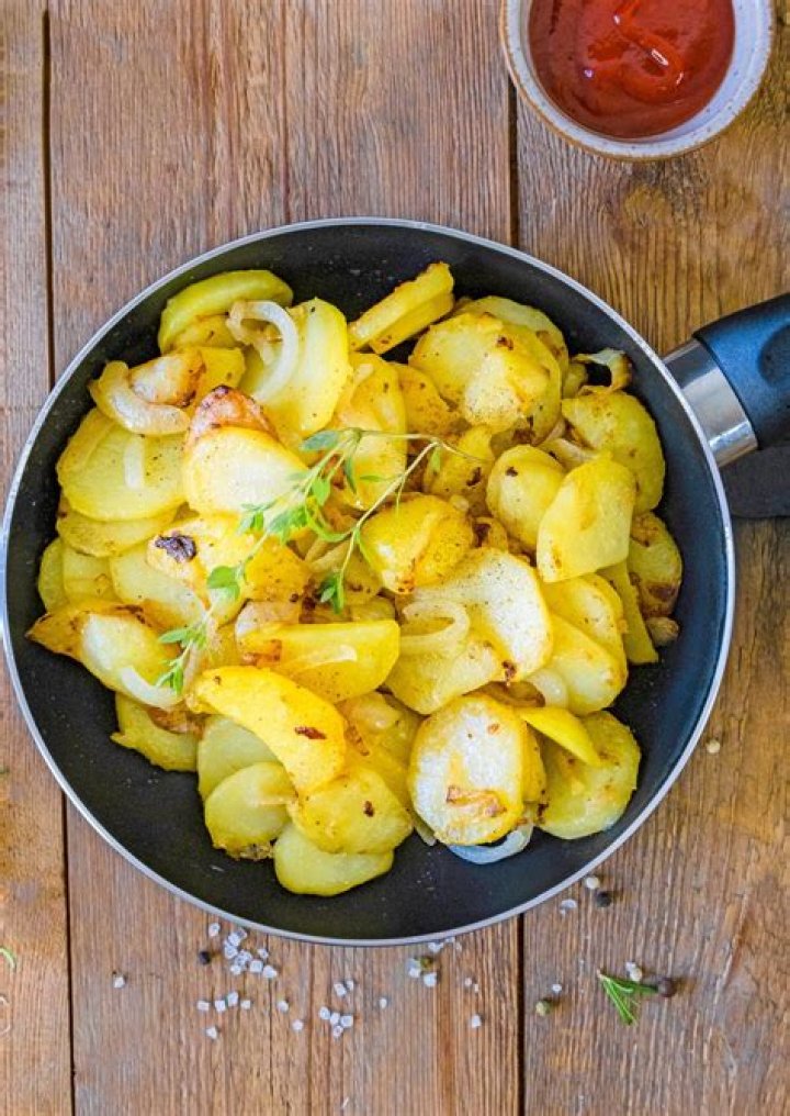Is it better to boil potatoes before frying?